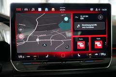 VW Golf 1.5 eTSI R-Line Black Style | Pano | HuD VW Golf 1.5 eTSI R-Line Black Style | Pano | HuD