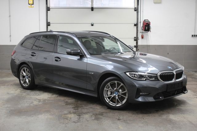 BMW 330e Touring-Sport Line-Plug-In Hybrid-Ledersitz