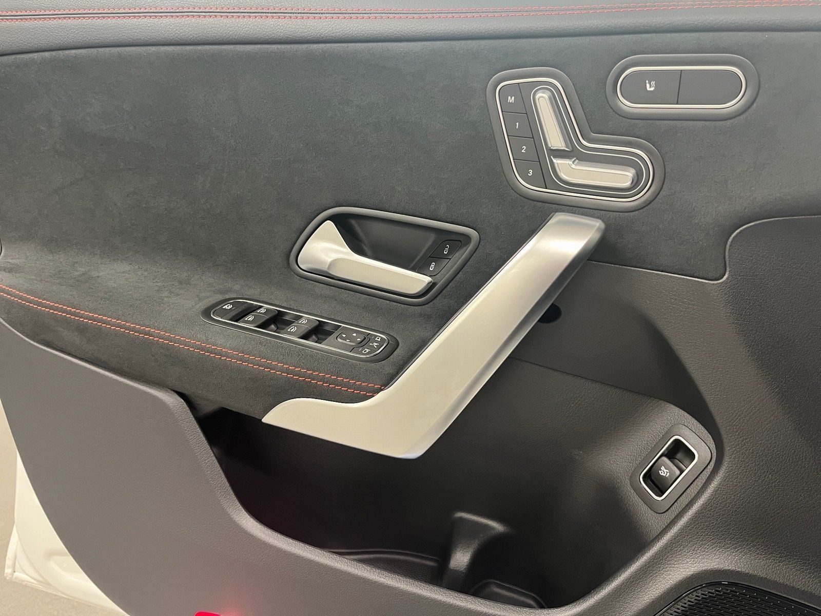 Fahrzeugabbildung Mercedes-Benz CLA 200 AMG Plus*HUD*Pano*360°*MultiBeam*Memory*