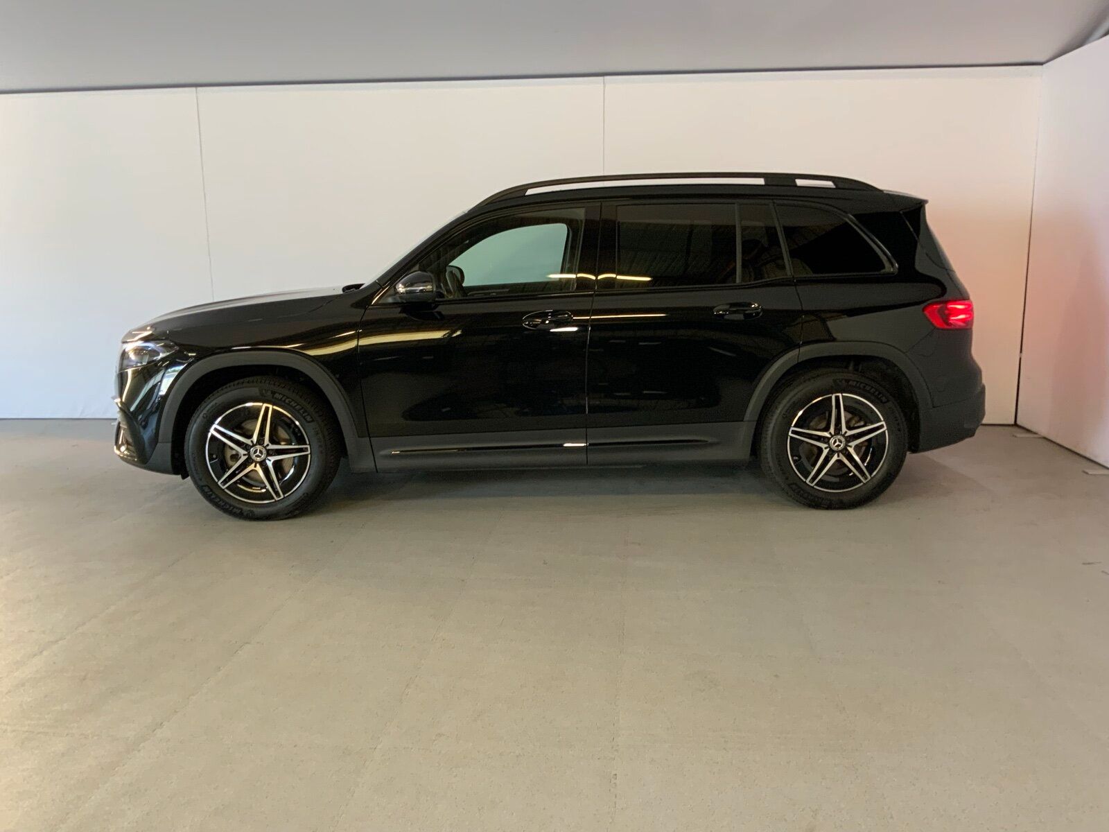 Mercedes-Benz EQB 250+ AMG DISTRONIC Night Sound THERMOTRONIC imagem 3
