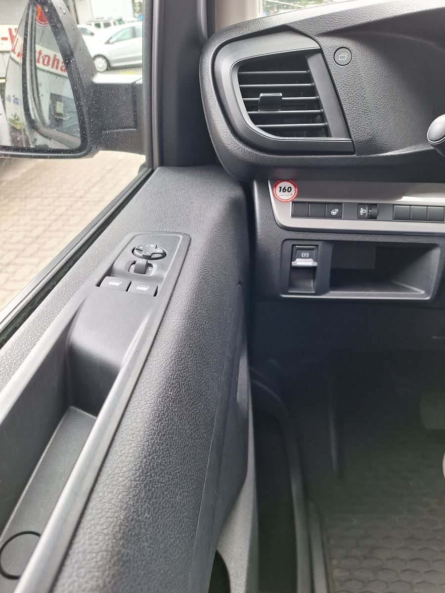 Fahrzeugabbildung Opel Vivaro Doka 5 Sitzer /Aut. Hagelschaden