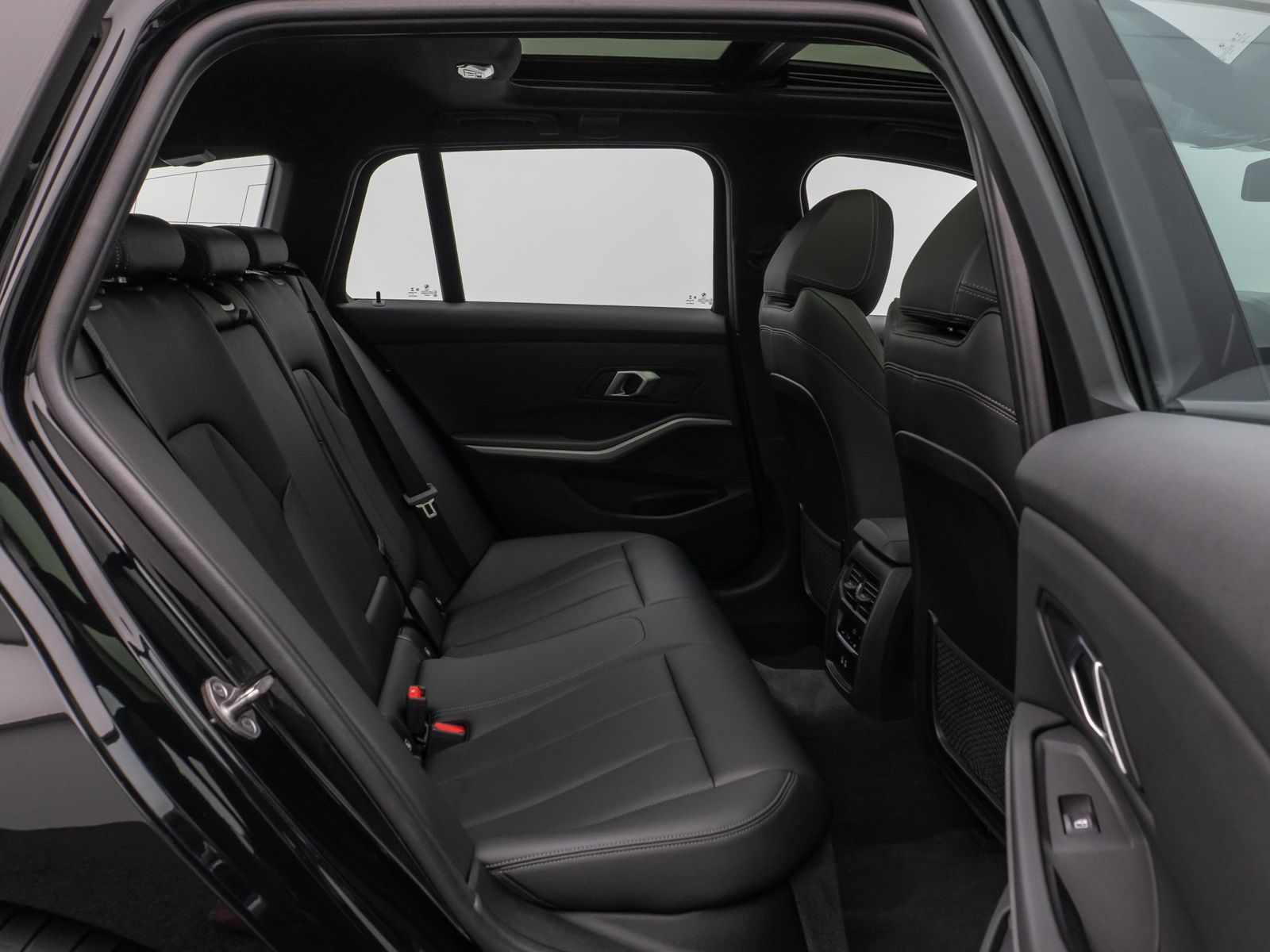 Fahrzeugabbildung BMW 320e xD Panorama Kamera DAB HiFi Alarm Sport LED