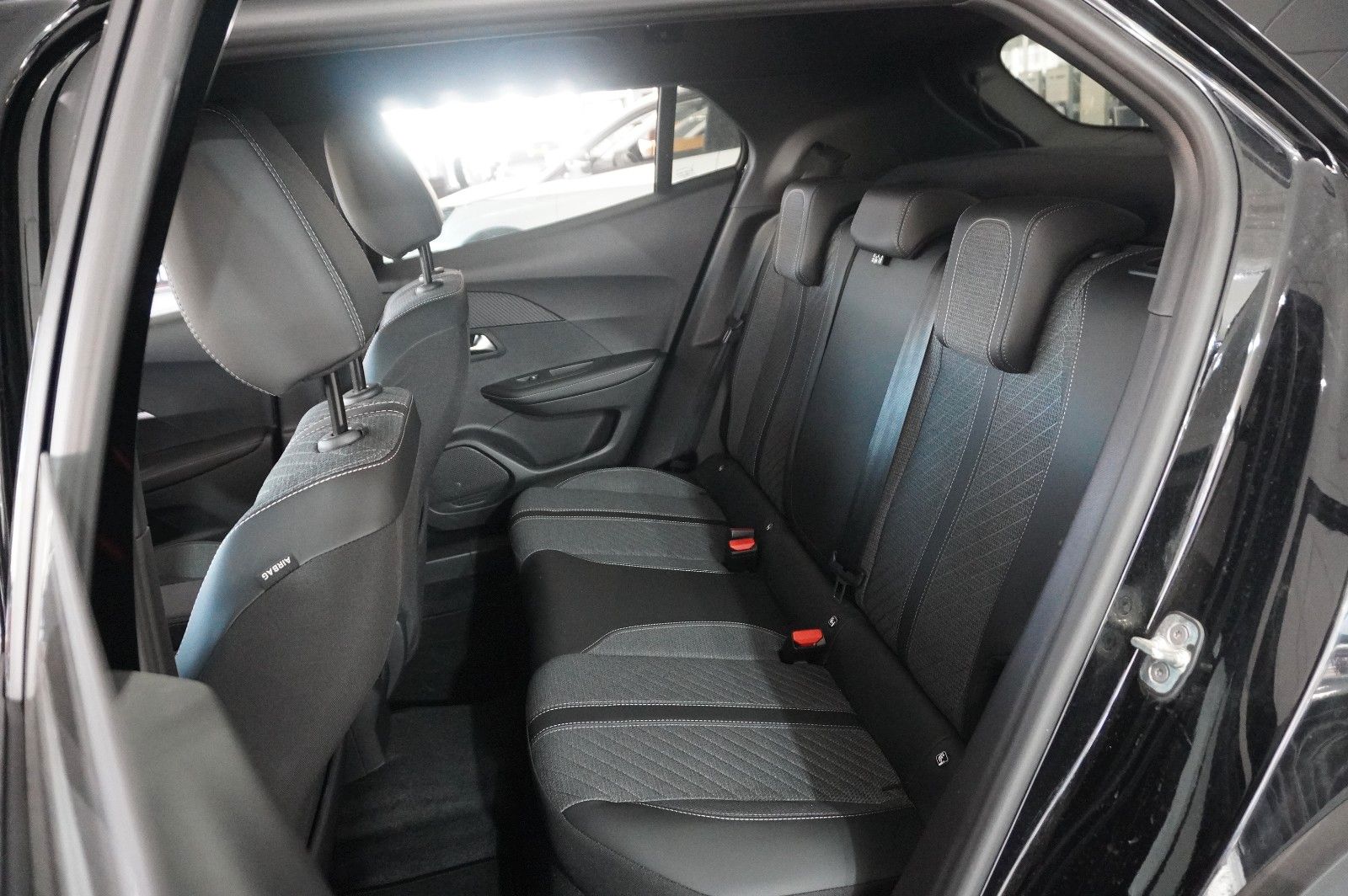 Fahrzeugabbildung Peugeot 2008 1.2 HYBRID ALLURE E-DSC NAVI/LED/SPORT/VIRT