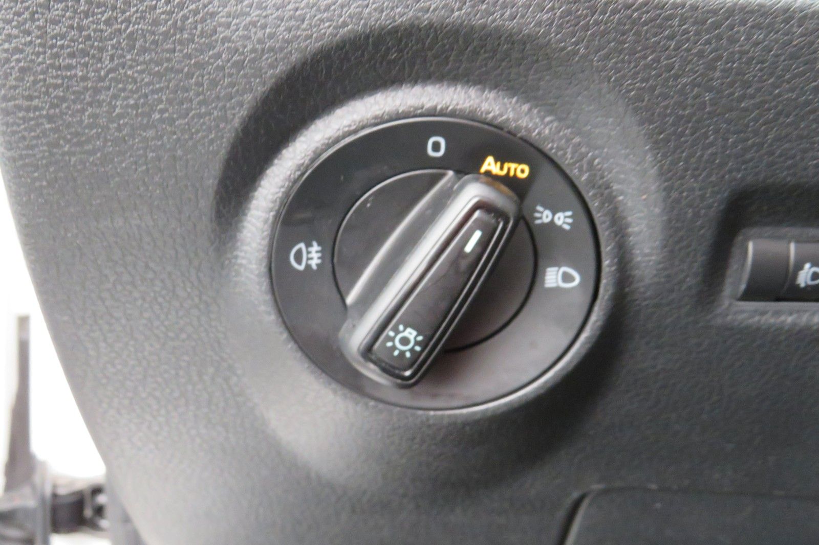 Fahrzeugabbildung SKODA Fabia Combi Ambition AHK SITZH. NAVI PDC 1.HD