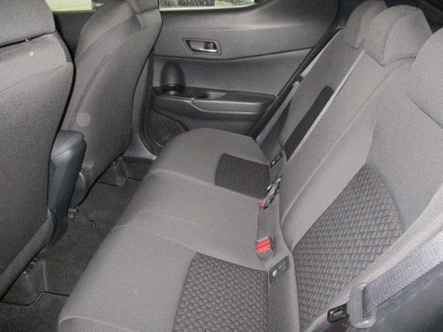 Fahrzeugabbildung Toyota C-HR Hybrid Business Edition