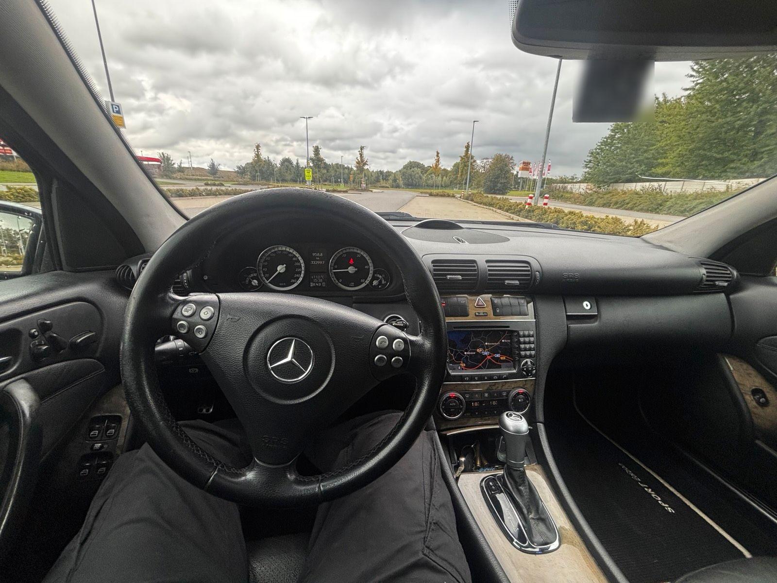 Mercedes-Benz C320 2005 — photo 13