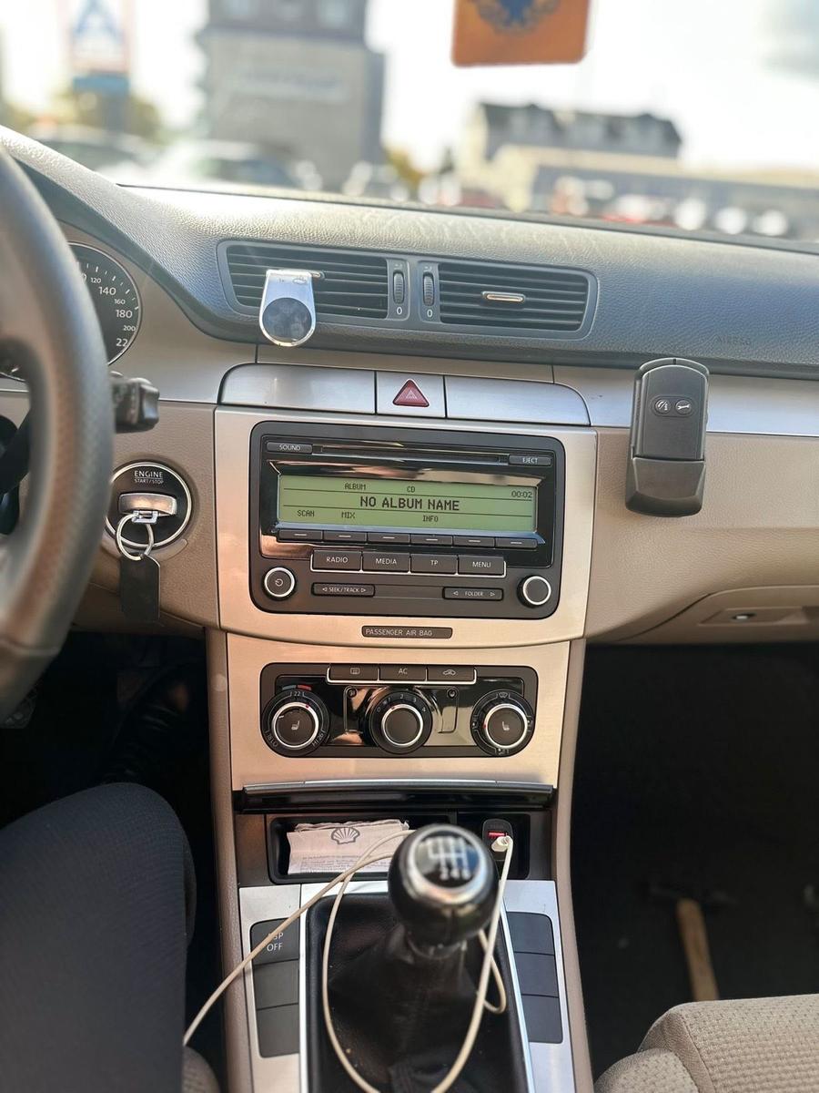Volkswagen Passat 2010 — photo 8