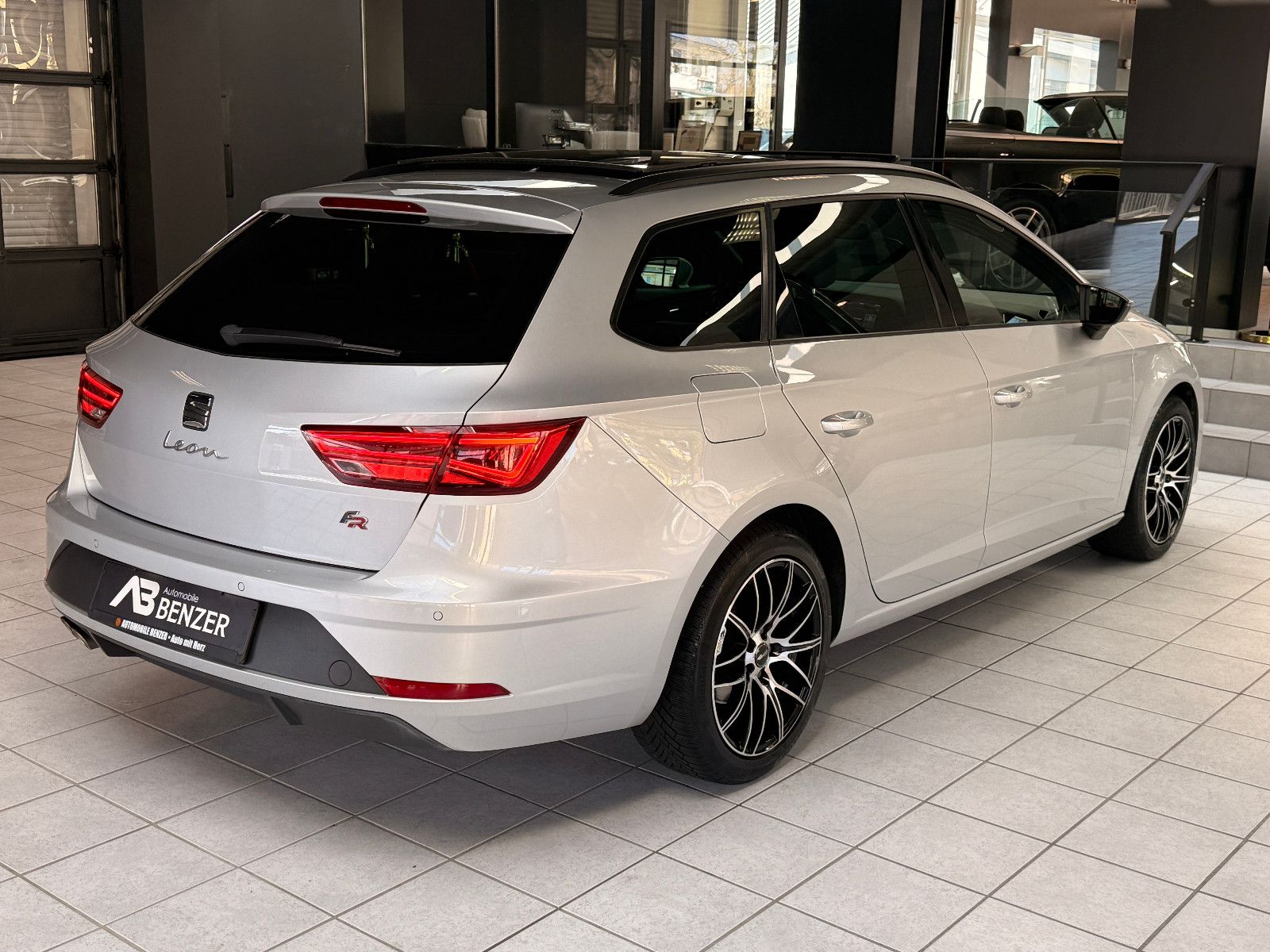 Fahrzeugabbildung SEAT Leon ST FR//ACC/LED/PANORAMA/APPLE-CAR/KAMERA