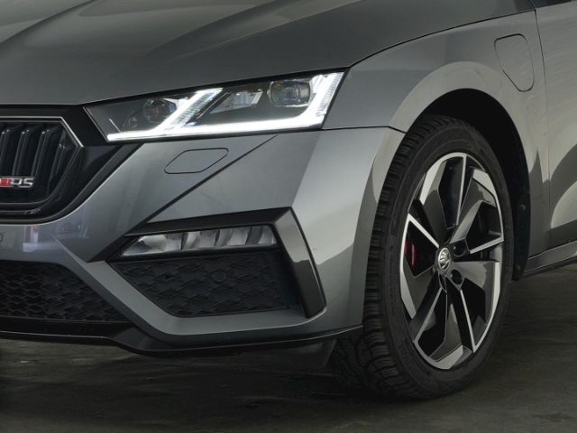 Octavia COMBI RS iV DSG+NAVI+RÜCKFAHRKAMERA+SITZ