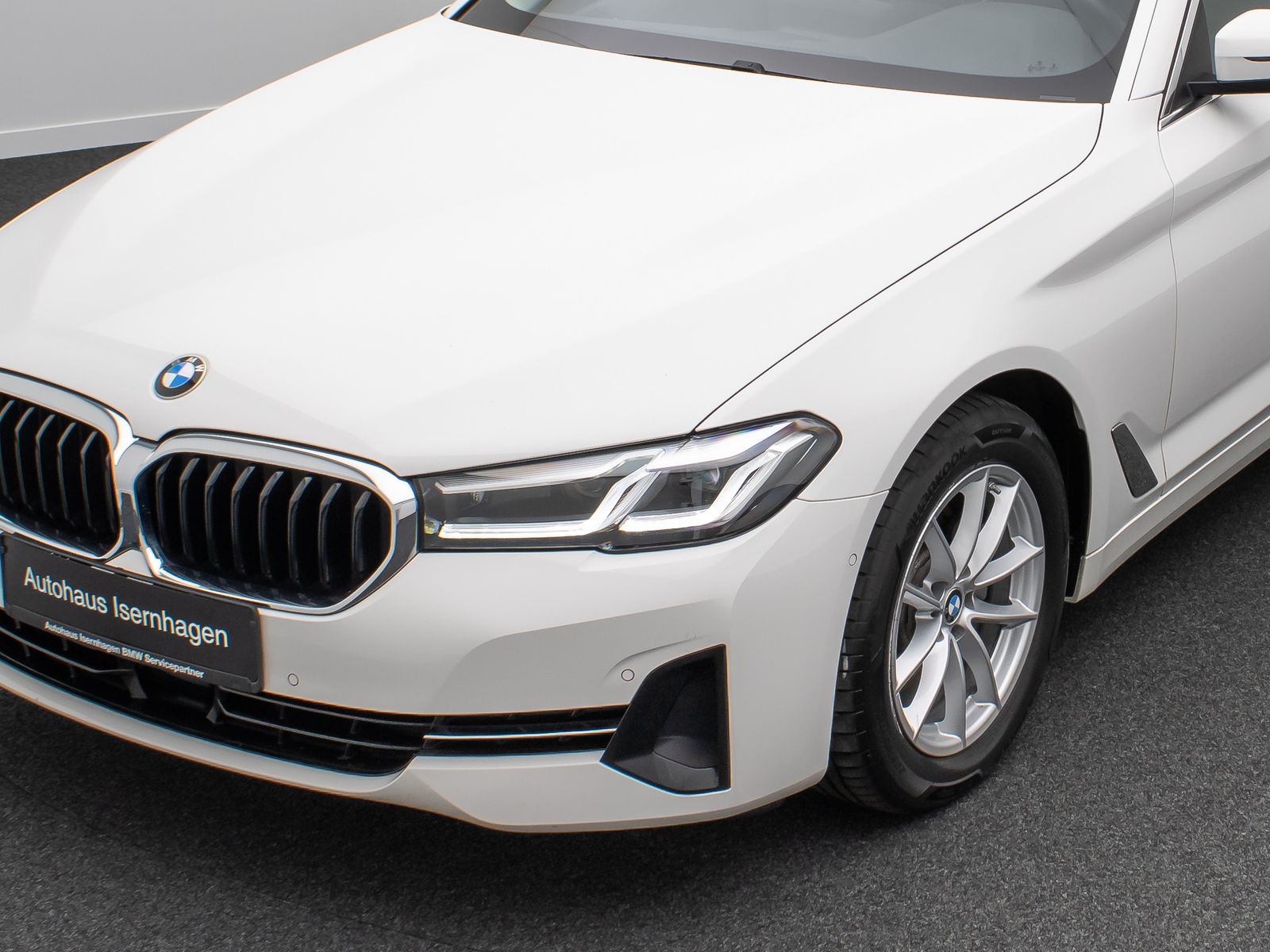 Fahrzeugabbildung BMW 520d xD Alarm DAB Kamera HiFi Belüftung Komfort