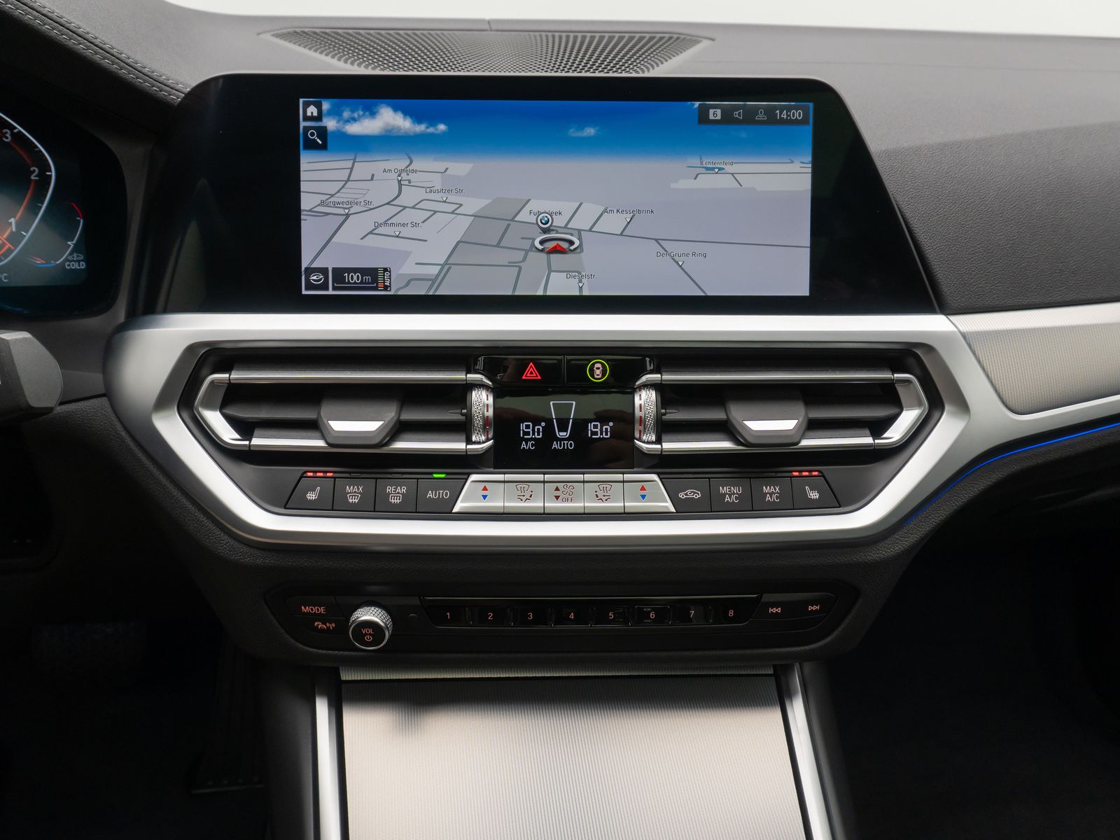 Fahrzeugabbildung BMW 330d xD SportLine DAB Laser DisKey HiFi Panorama