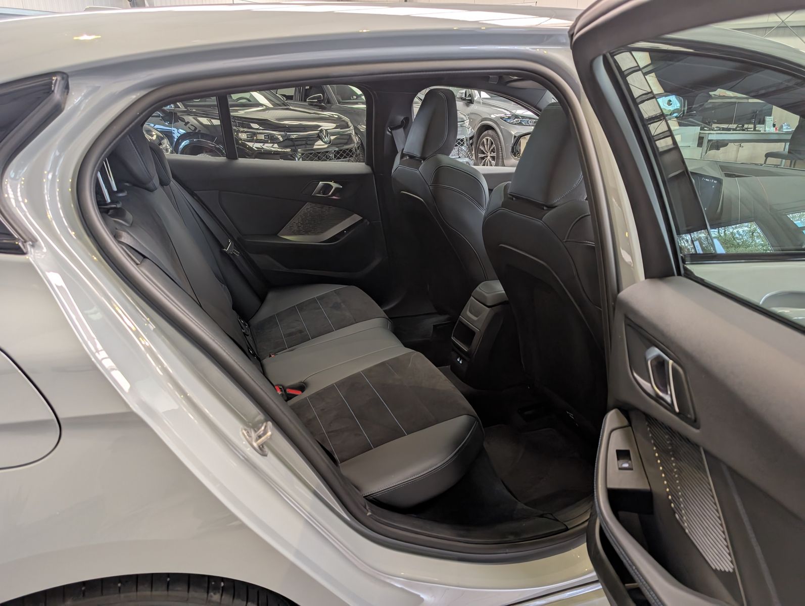 Fahrzeugabbildung BMW 118 d M-Sport Premium Shadow Cam Pano Alcan 18"