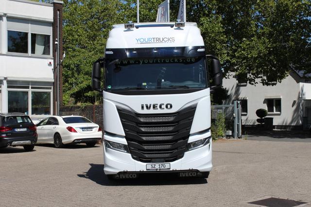 Iveco S-Way 530 · Retarder · Safety Lock · 2Tanks · Navi · LED