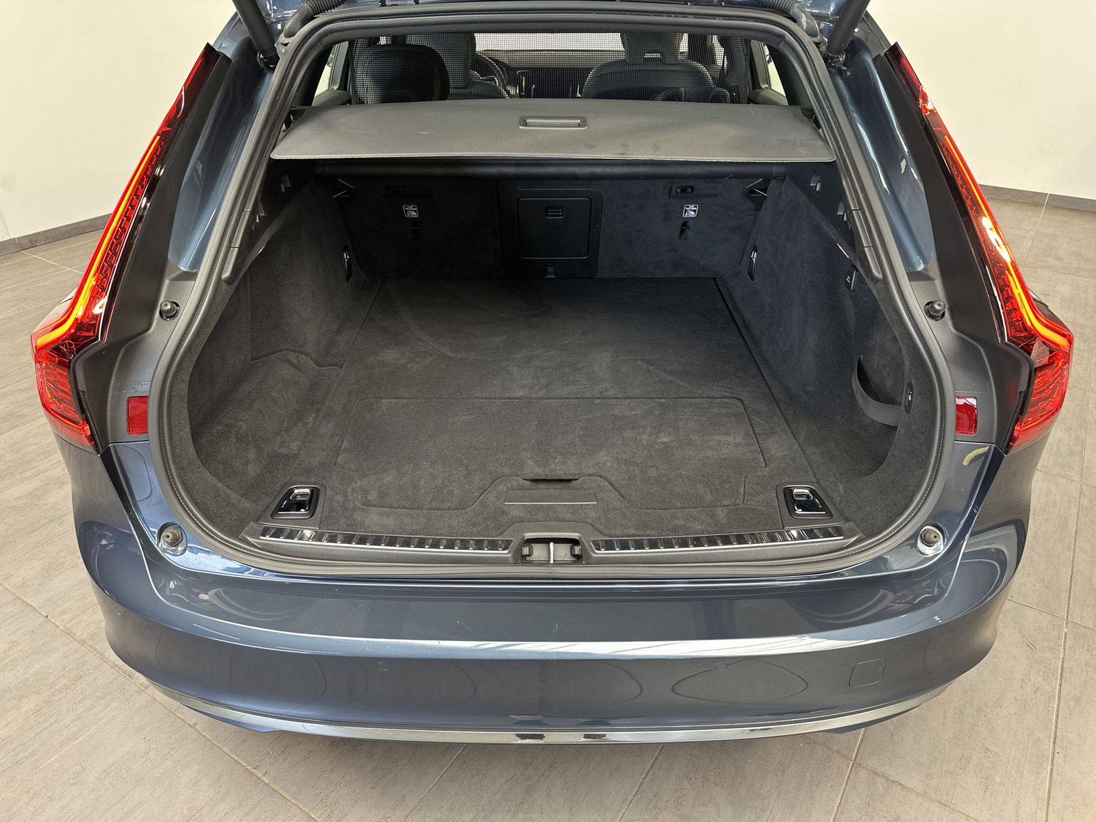 Fahrzeugabbildung Volvo V90 T8 AWD Inscription NAV+LED+360°+AHK+PANO+VC