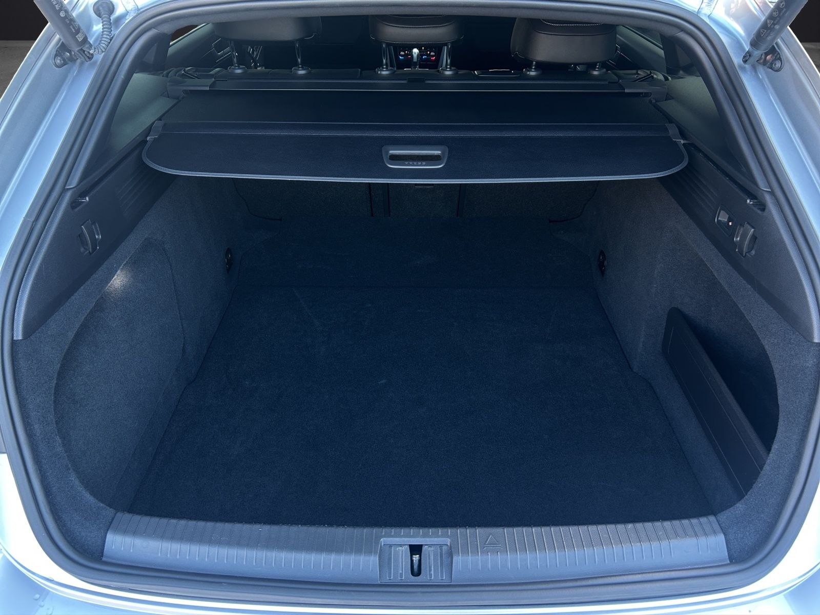 Fahrzeugabbildung Volkswagen Arteon SB R-Line 4M TSI DSG IQ.Light ACC AHK STH