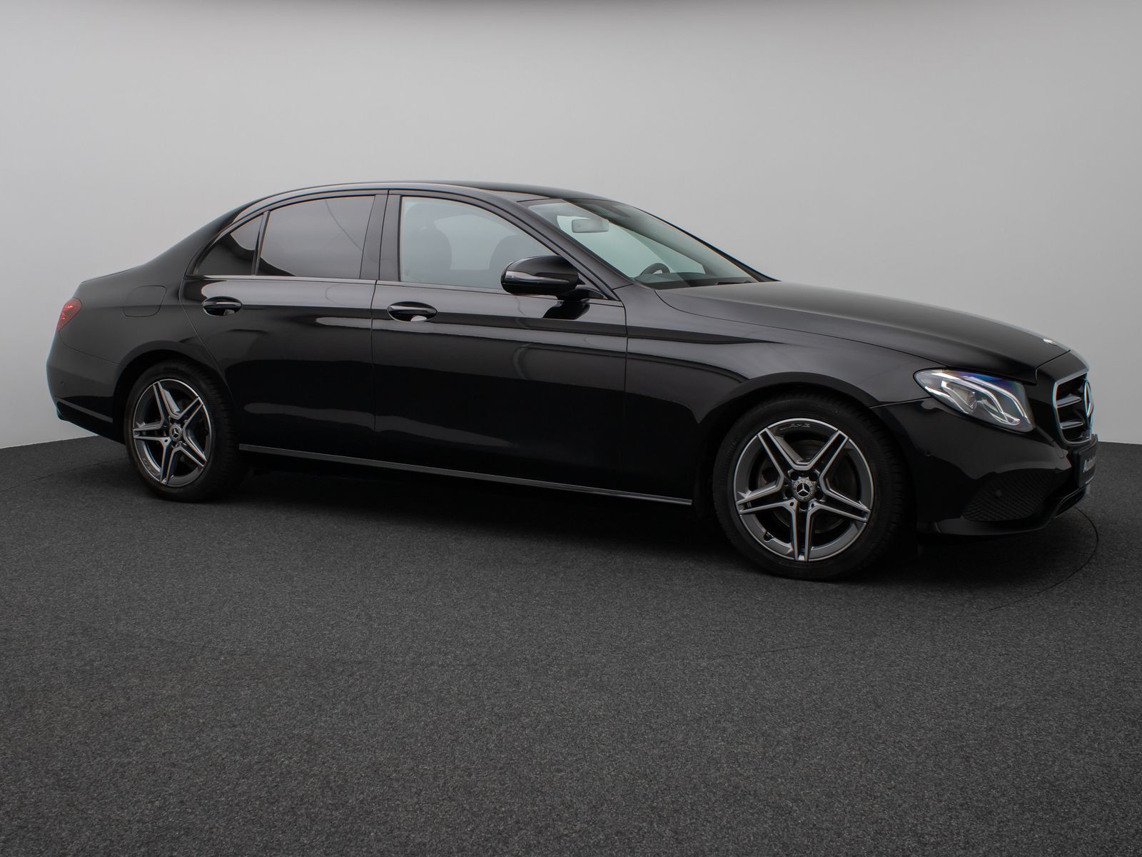 Fahrzeugabbildung Mercedes-Benz E 220 d Avantgarde. 9G-Tronic Kamera Navi Sport