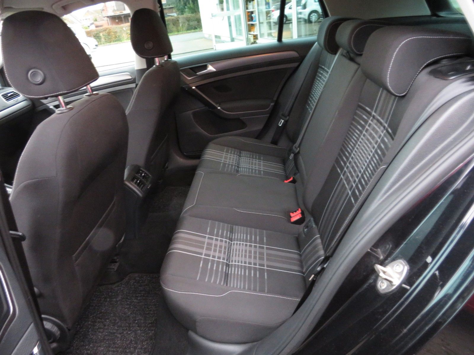 Fahrzeugabbildung Volkswagen Golf VII Lim. Lounge BMT