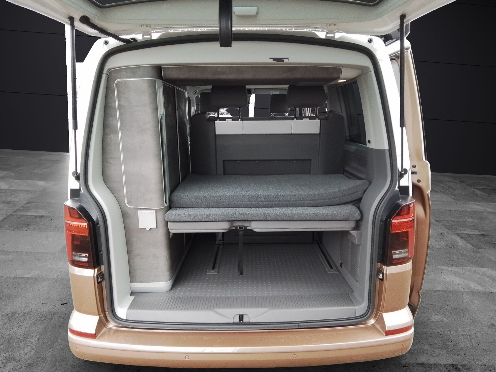 Fahrzeugabbildung Volkswagen T6 California T6.1 TDI Ocean AHK NAVI STANDH LED