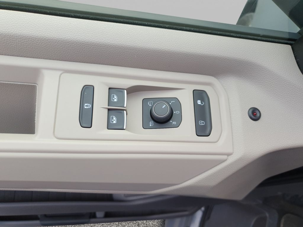 Fahrzeugabbildung Volkswagen T7 Multivan Edition IQ.Light AHZV ACC LED