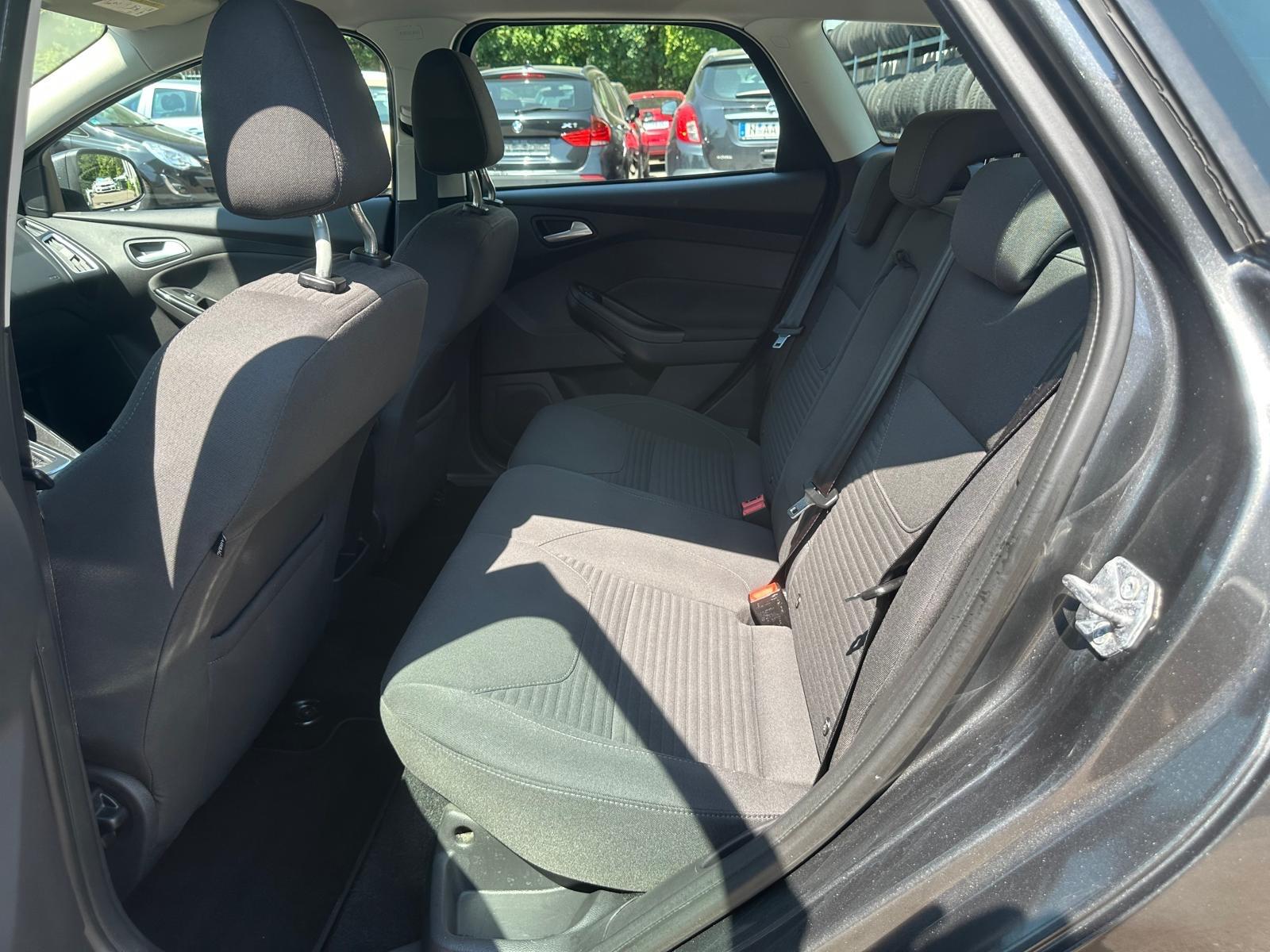 Ford Focus 2015 — photo 13