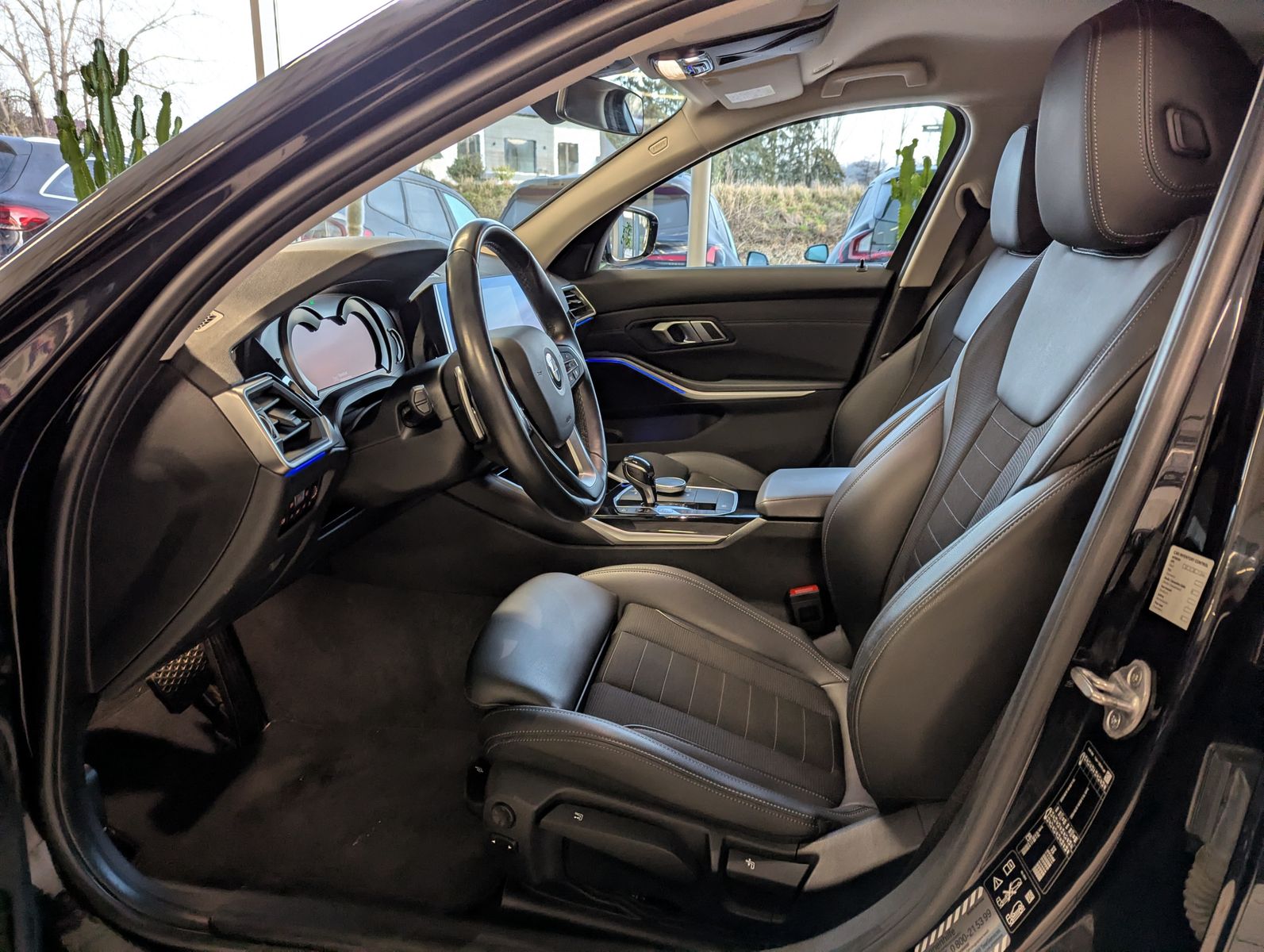 BMW 320 d xDrive Sport Line HUD Shadow LED ACC AHK - Image 12