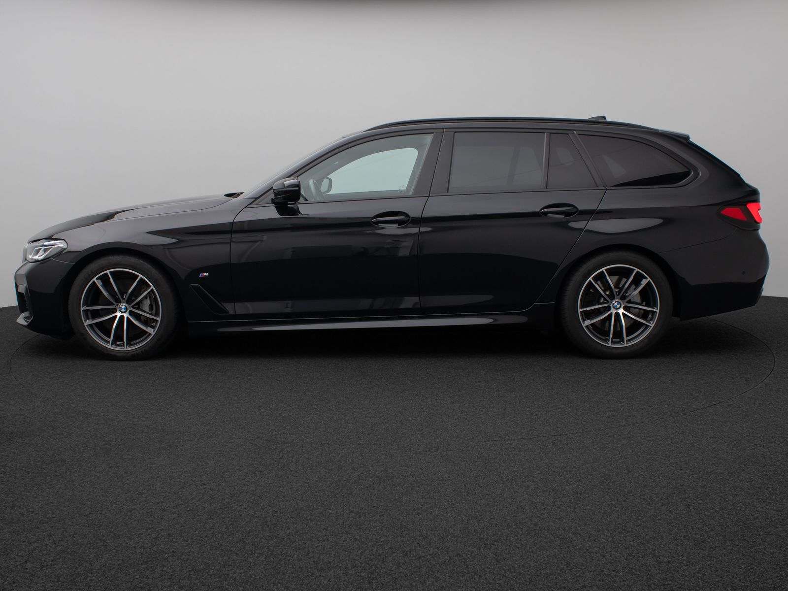 Fahrzeugabbildung BMW 530d xD M Sport Panoram Kamera Laser HUD DAB H/K