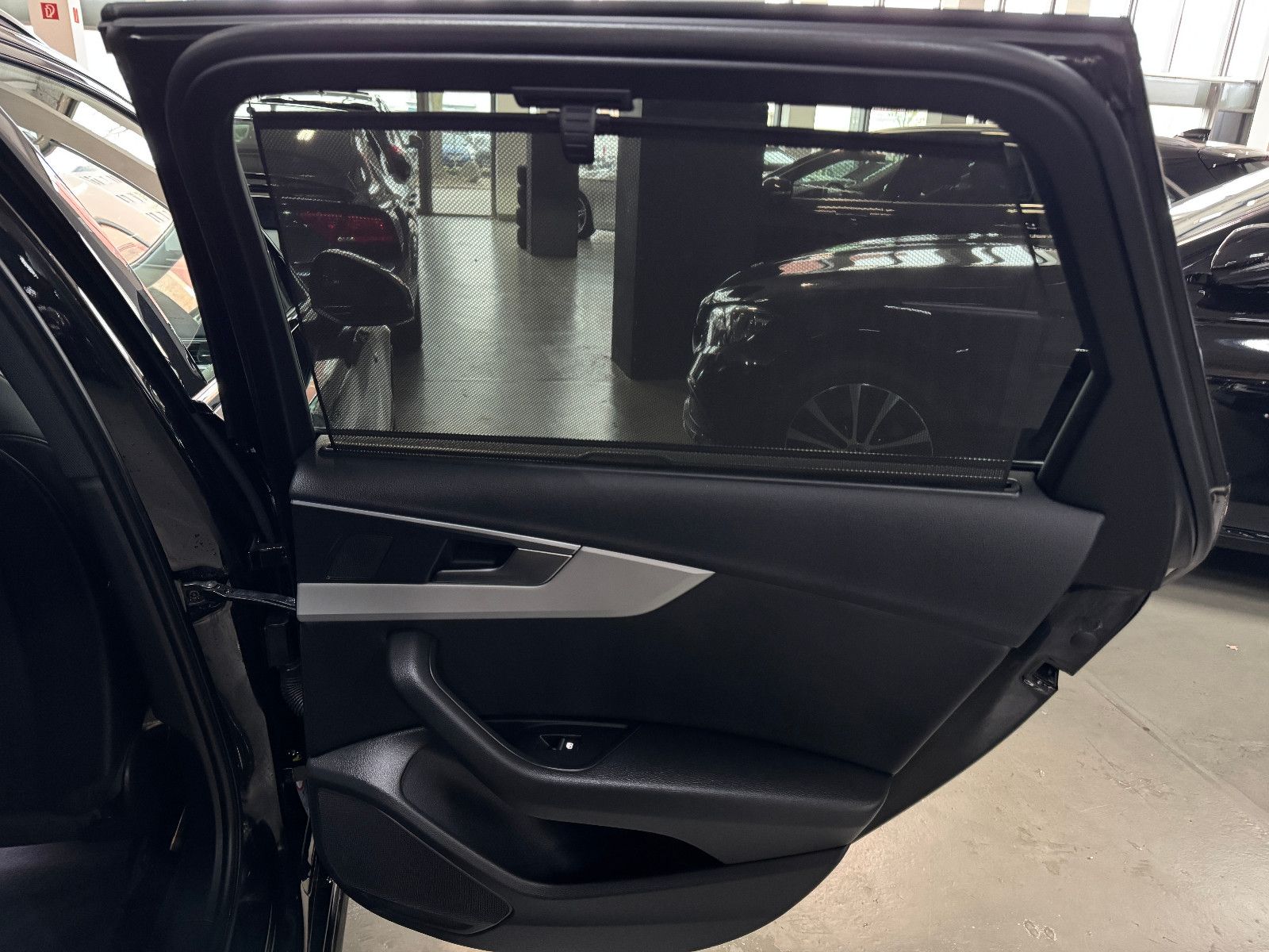 Fahrzeugabbildung Audi A4 45 TDI QUATTRO 2X S-LINE BLACK EDITION 19´RS