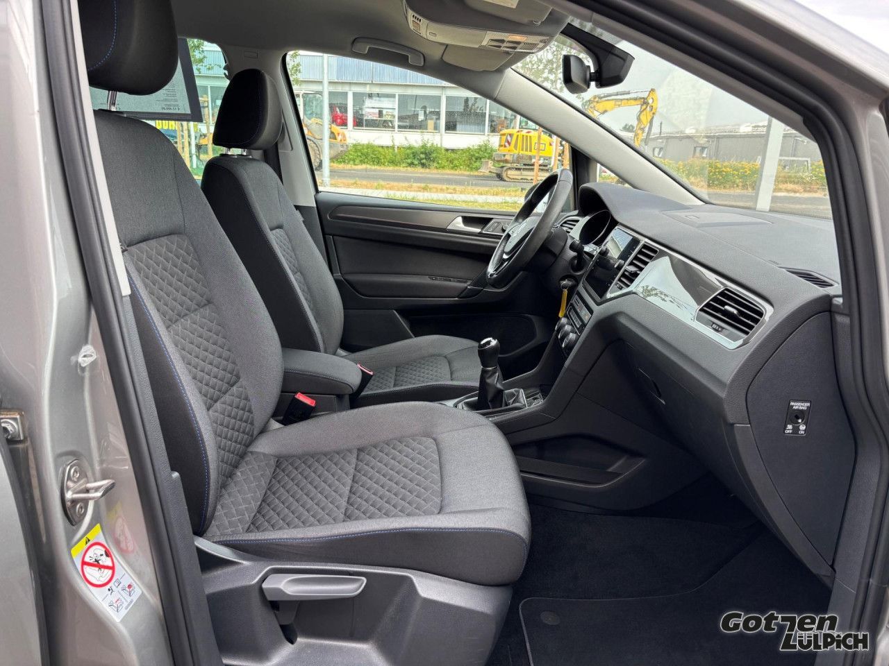 Fahrzeugabbildung Volkswagen Golf Sportsvan Join 1.0 TSI Klima PDC Bluetooth