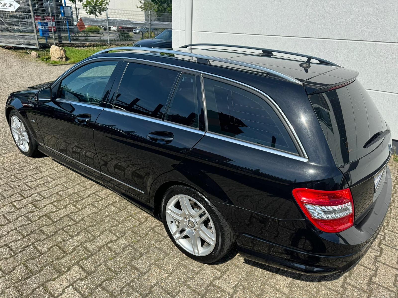 Mercedes-Benz C250 2010 — photo 24