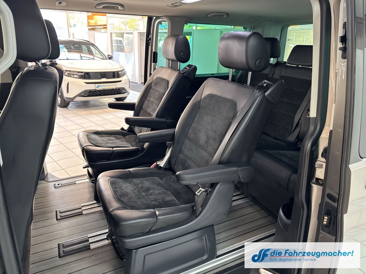 Fahrzeugabbildung Volkswagen T6 Multivan 4Motion Edition StandHZG Navi Leder