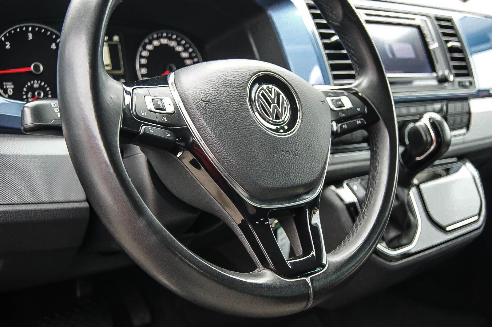 Fahrzeugabbildung Volkswagen T6 Multivan 2.0 TDI DSG Highline LEDER NAVI ACC