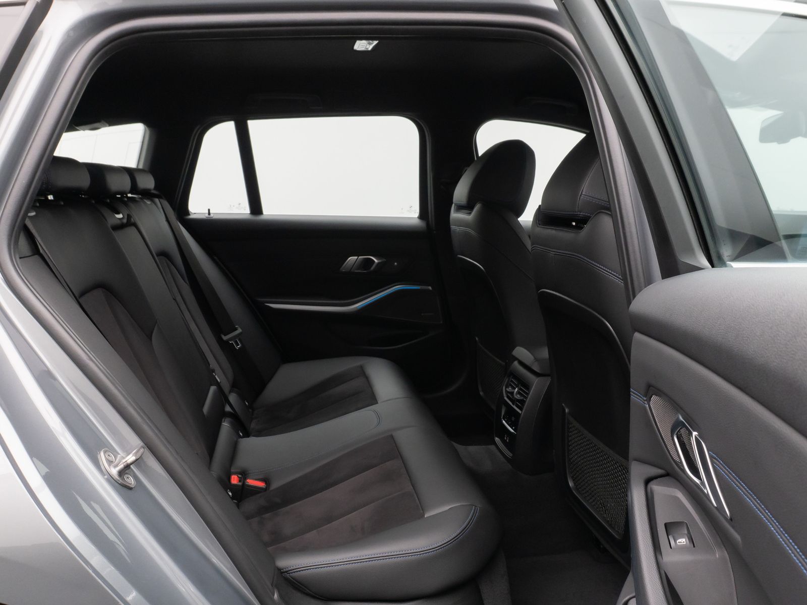 Fahrzeugabbildung BMW 330e M Sport Kamera HUD DAB H/K Alarm LED 18Zoll