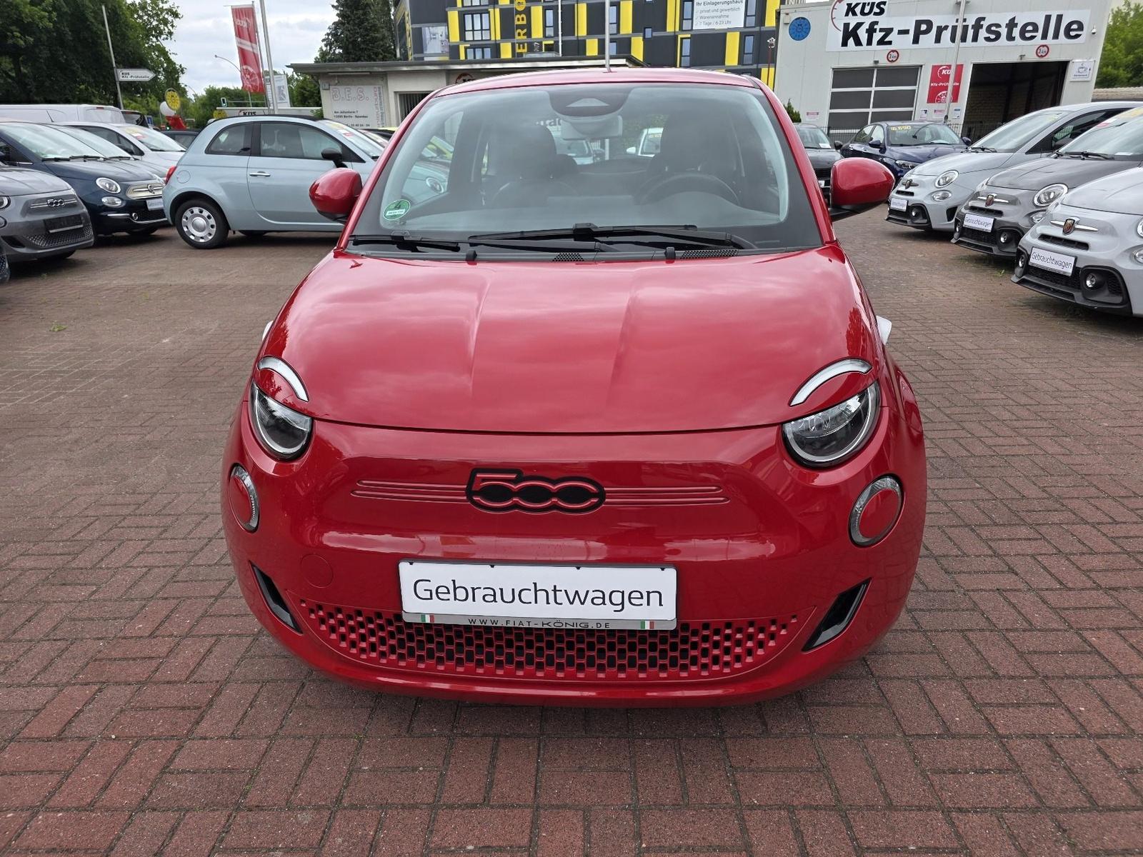 Fiat 500 Elektro MJ22 RED Navi Klimaautomatik