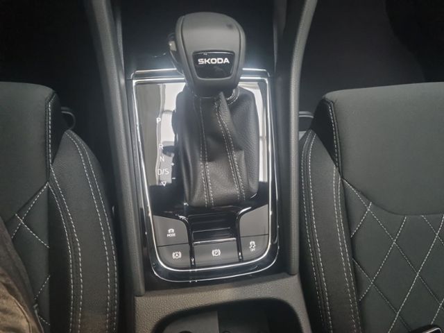 Fahrzeugabbildung SKODA Karoq 1.5 TSI DSG Sportline LED MATRIX