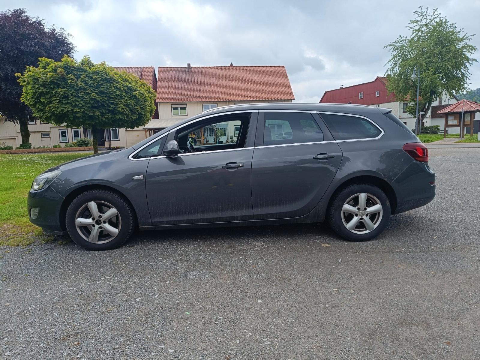 Opel Astra 2012 — photo 8