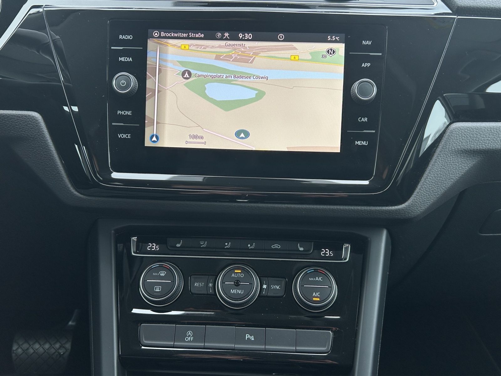 Fahrzeugabbildung Volkswagen Touran Highline TDI DSG LED ACC AHK SH Massage P