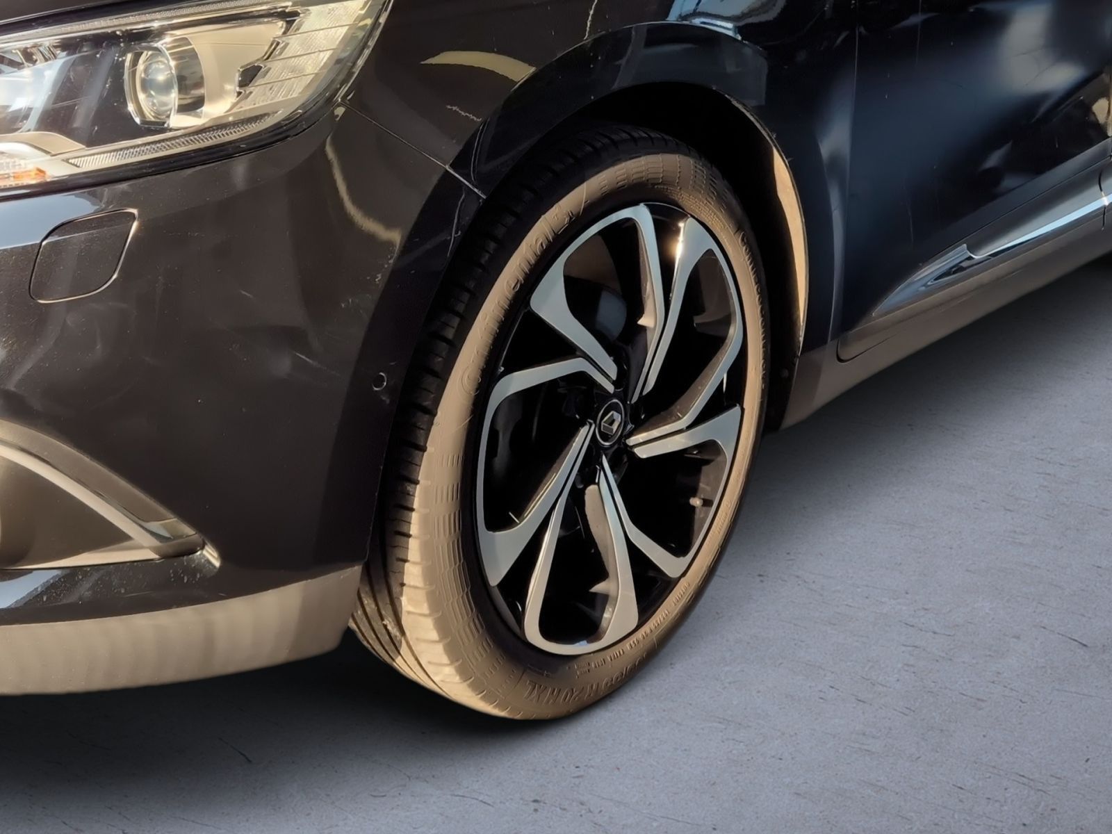 Fahrzeugabbildung Renault Scenic 1.3 TCe 140 Energy BOSE Edition Automatik