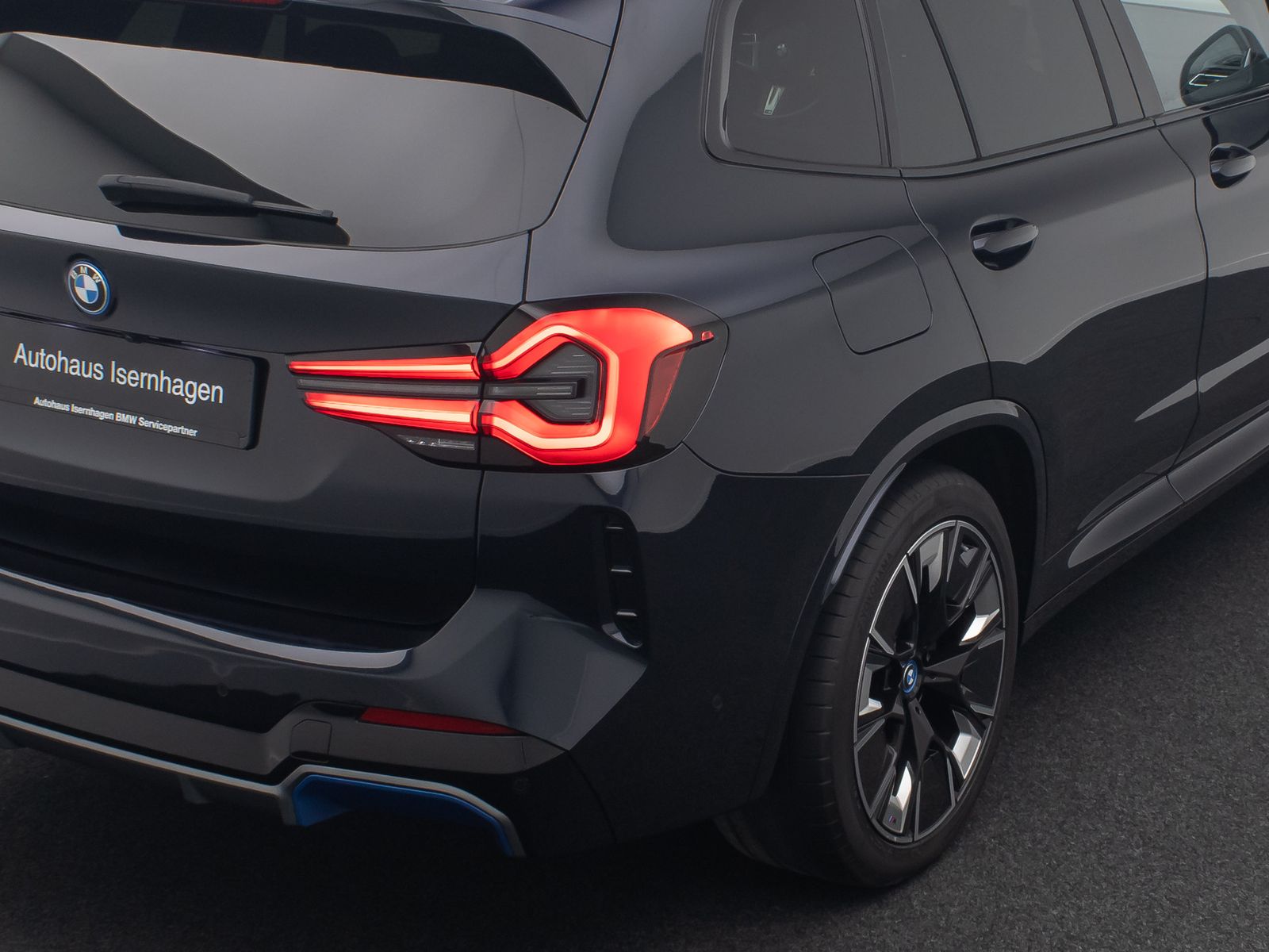 Fahrzeugabbildung BMW iX3 IMPRESSIVE 360&deg;Komfort HUD DAB Alarm Panoram