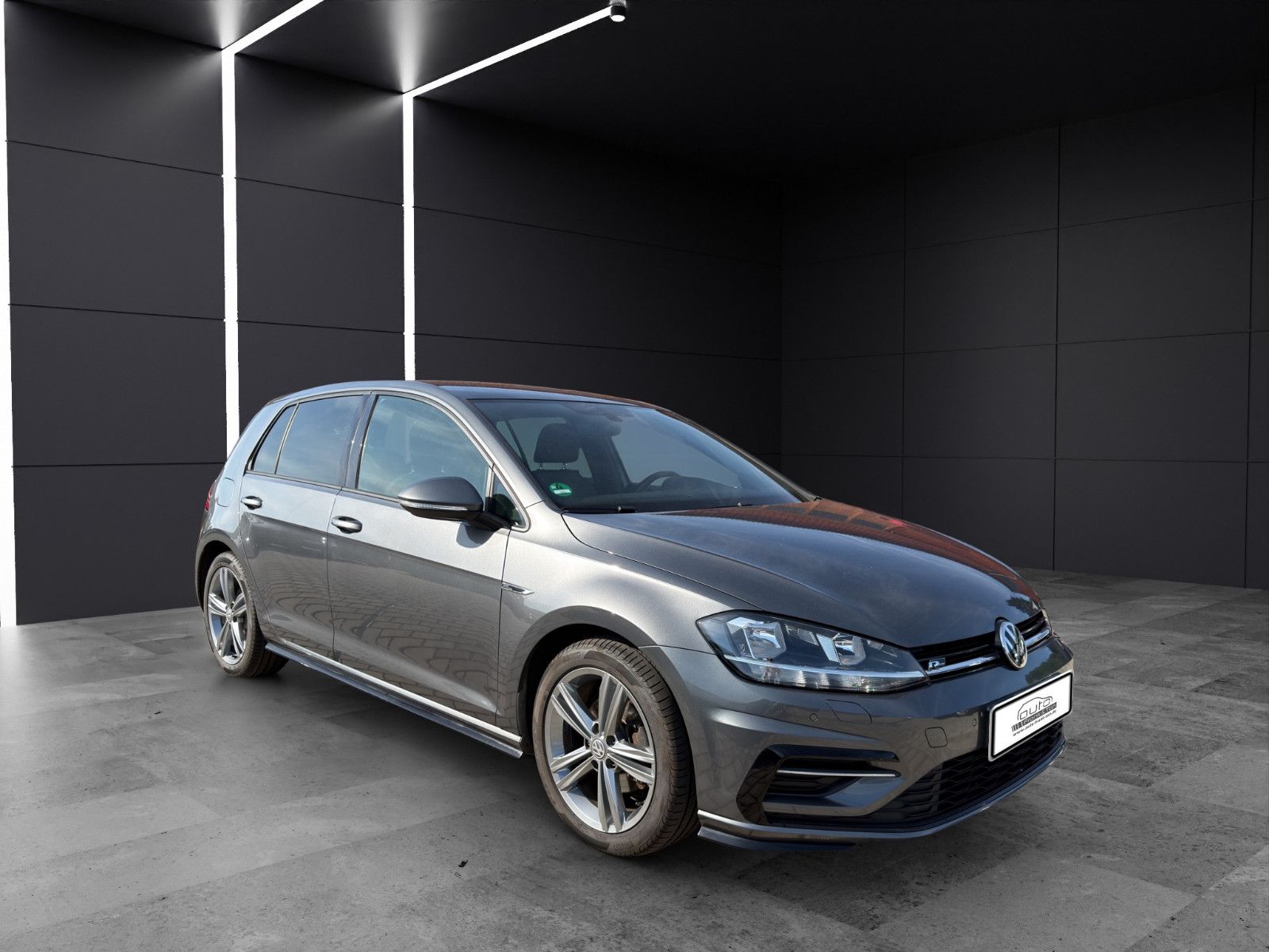 Fahrzeugabbildung Volkswagen Golf R-Line Apple /Szhzg/1.Hand/DAB/LED/Klimaaut
