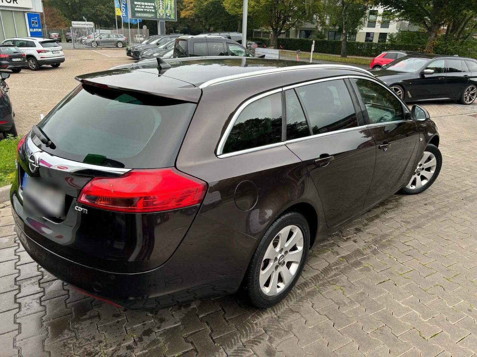 Opel Insignia 2011 — салон