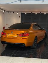 BMW M550d xDrive 381 PS matt orange Foliert - BMW M550: 550d