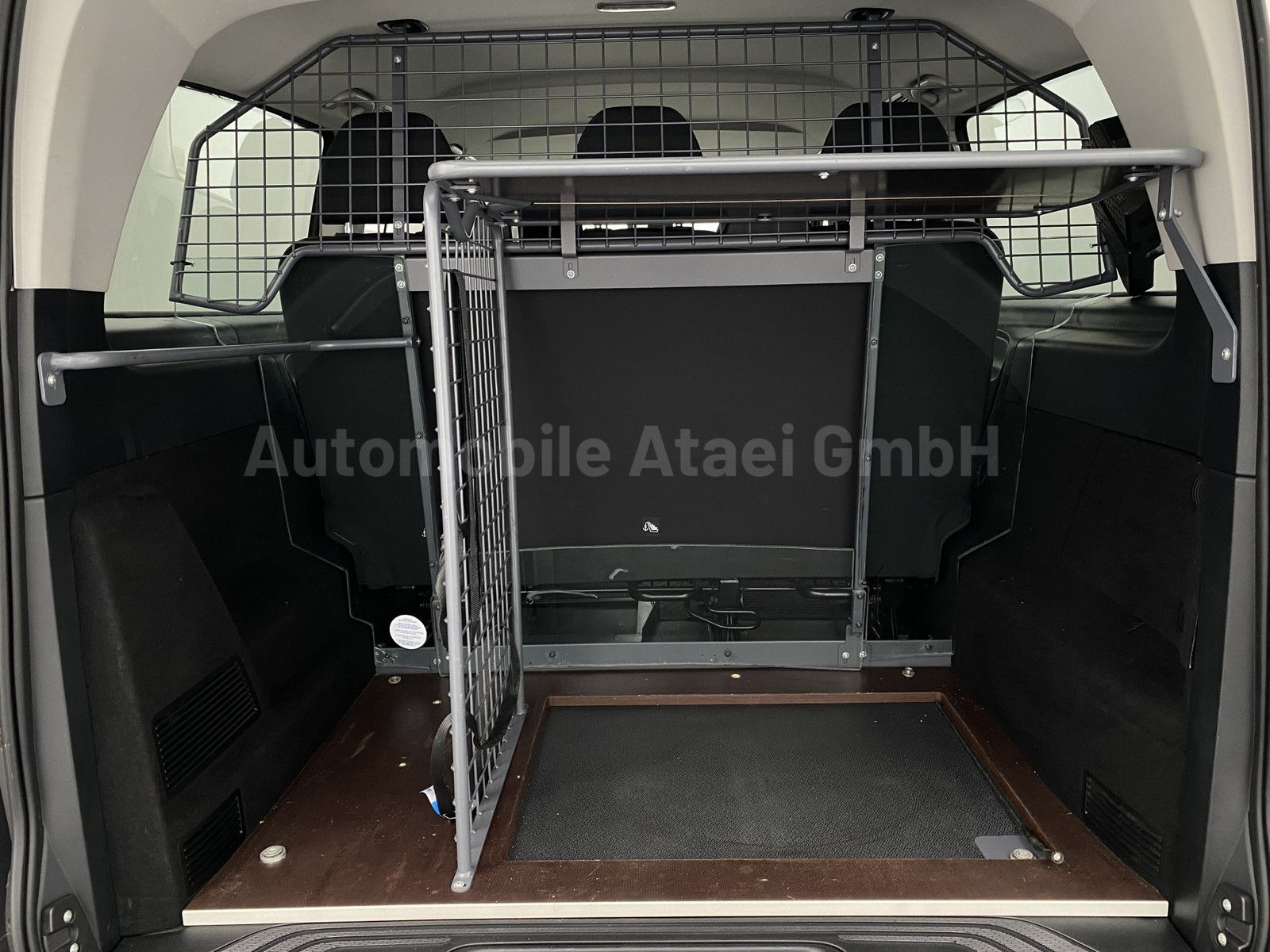 Fahrzeugabbildung Mercedes-Benz Vito Tourer 116 Pro Extralang Automatik (1068)