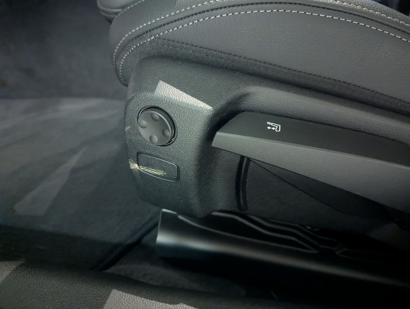 BMW 320 d xD M-Sport HUD Pano ACC LED-adaptiv AHK - Image 23