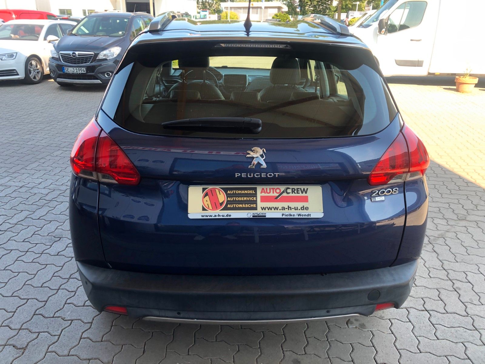 Fahrzeugabbildung Peugeot 2008 Allure Klimaautomatik Parkpilot