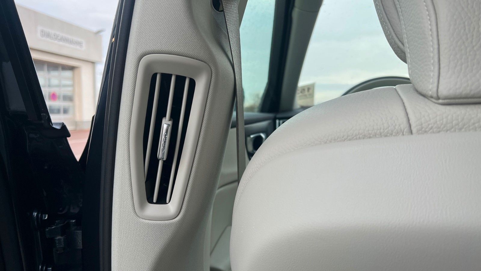 Fahrzeugabbildung Volvo V60 T6 PHEV AWD Essential *Leder*PDC*LHZG*