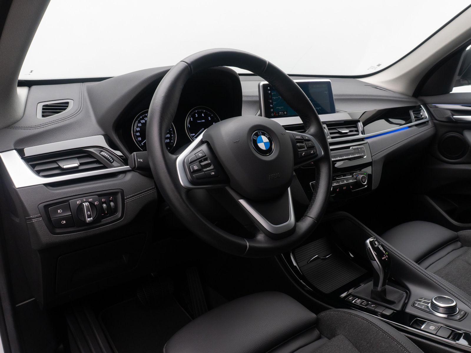 Fahrzeugabbildung BMW X1 sD18i Sport Line Kamera DAB LED Teilleder 18"