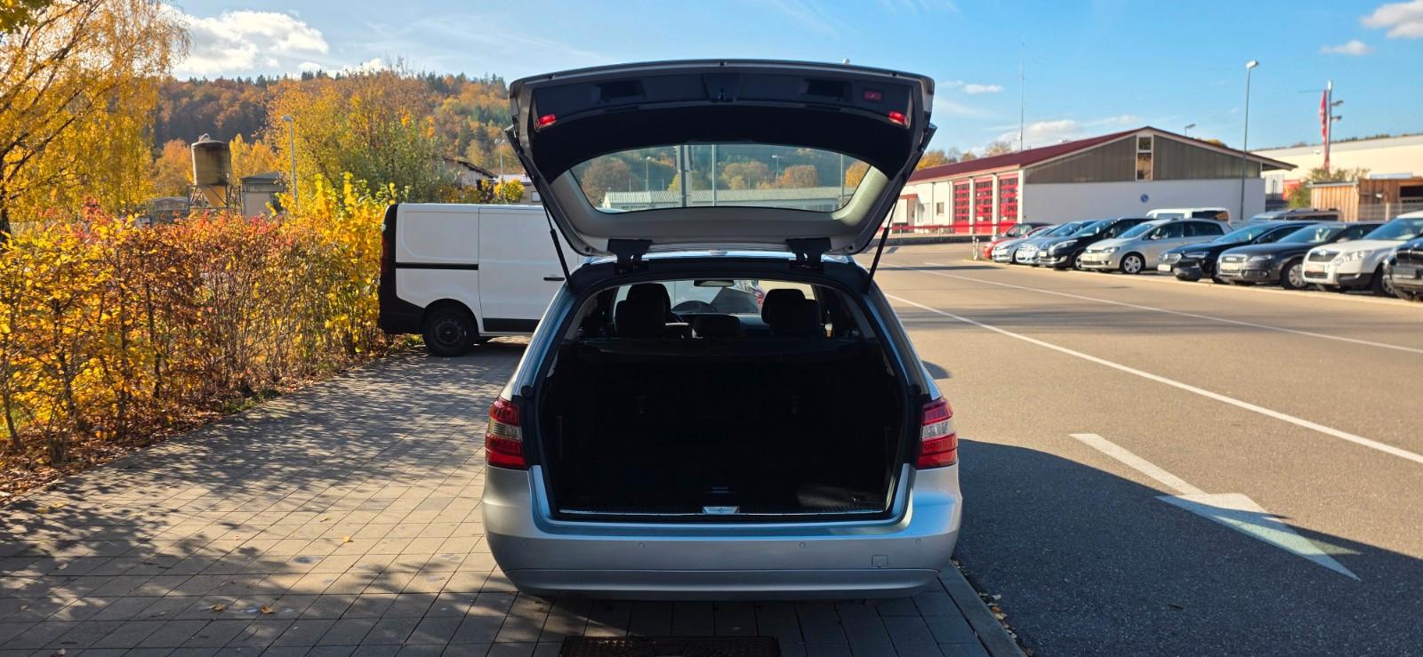 Mercedes-Benz E200 2010 — photo 9