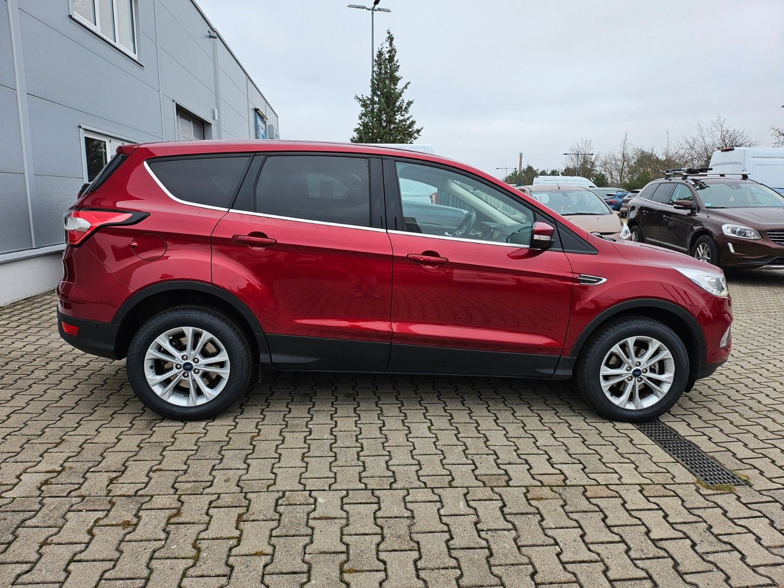 Fahrzeugabbildung Ford Kuga Titanium