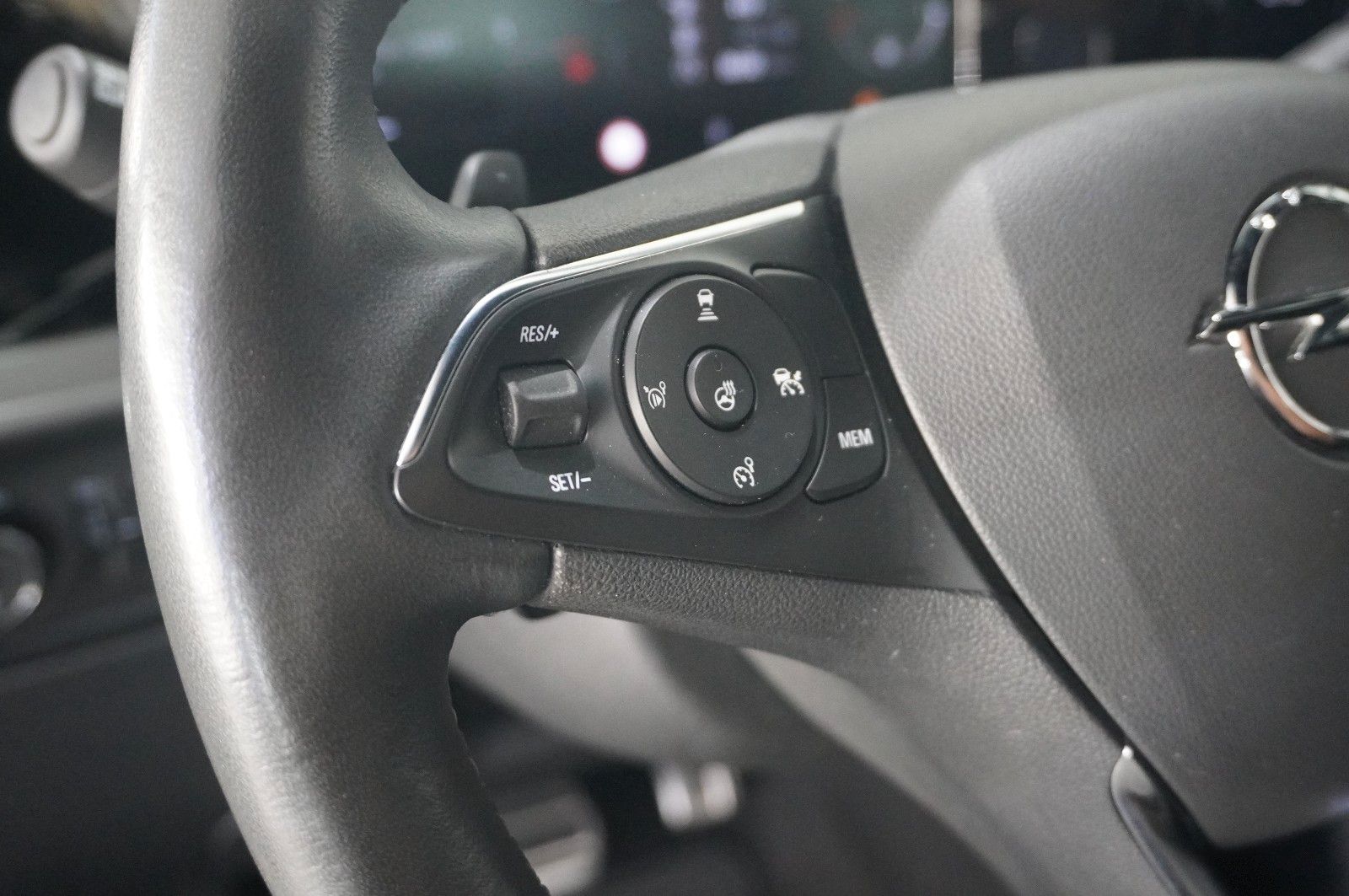 Fahrzeugabbildung Opel Mokka 1.2T ULTIMATE NAVI/LED/KAMERA/SPORT/SH/DAB