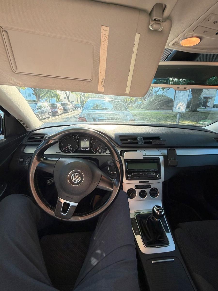 Volkswagen Passat 2009 — photo 10